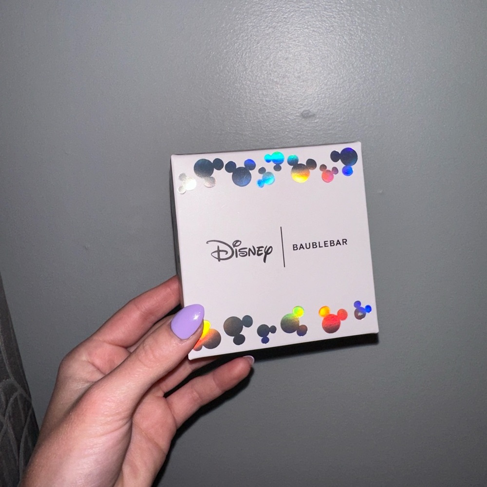 ✨🆕 Disney Apple Baublebar Earrings - Picture 2 of 2